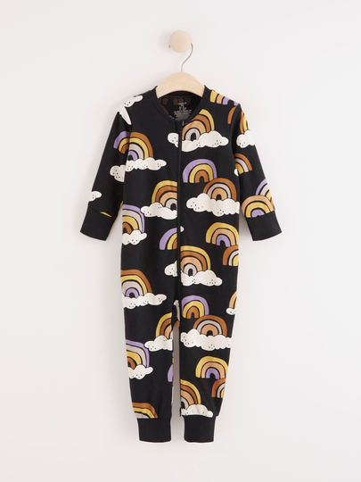 Pyjamas med regnbågar