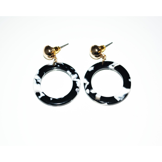 Dazzling Earrings gold stud with black/white plastic