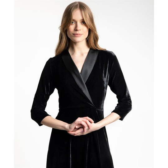 Sammetsklänning Med Krage I Satin - Dagny Velvet Black