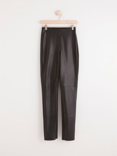 High waist byxa i läderimitation