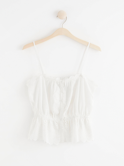 Linne med broderie anglaise