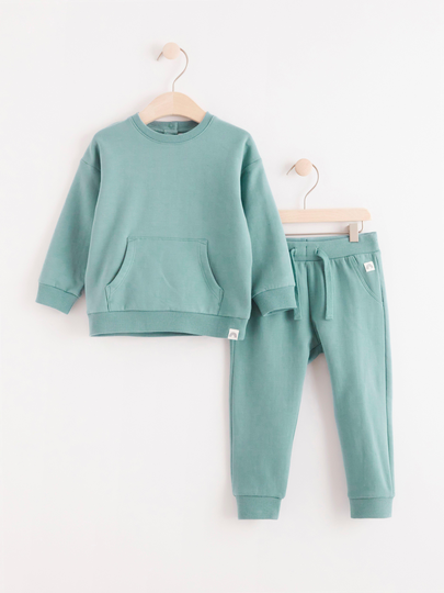 Set med sweatshirt och byxa