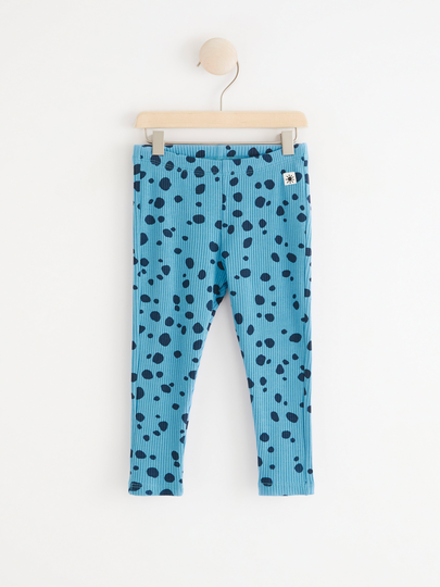Ribbade leggings med prickar