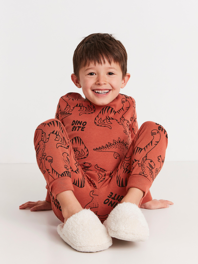 Pyjamasset med dinosaurier