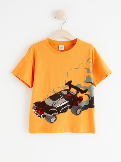T-shirt med racerbil av paljetter