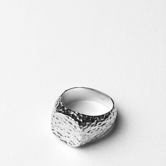 Oval structured ring silver, 54.