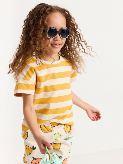 Set med t-shirt och shorts