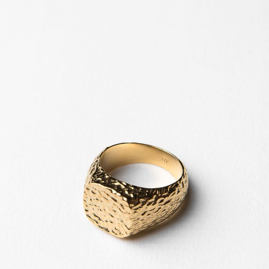 Oval structured ring gold, 58.