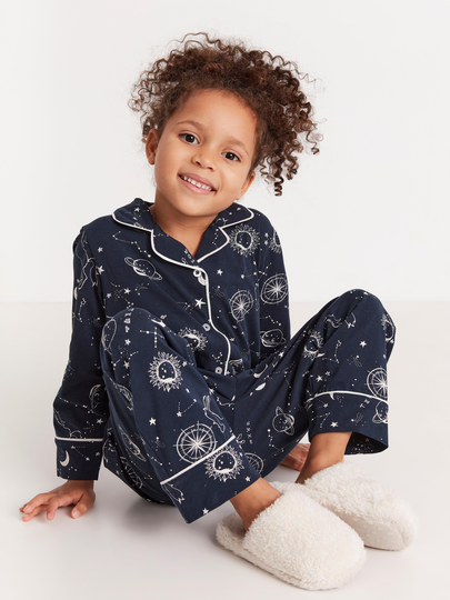 Pyjamasset med rymdtema