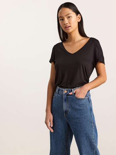 V-ringad t-shirt i viskos