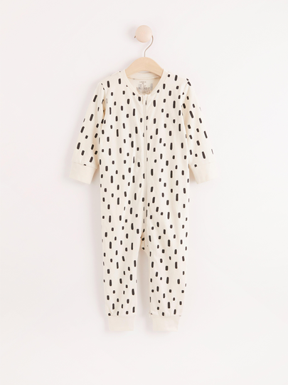 Pyjamas med streck och applikation baktill