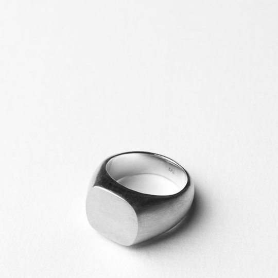Oval clean ring silver, 56.